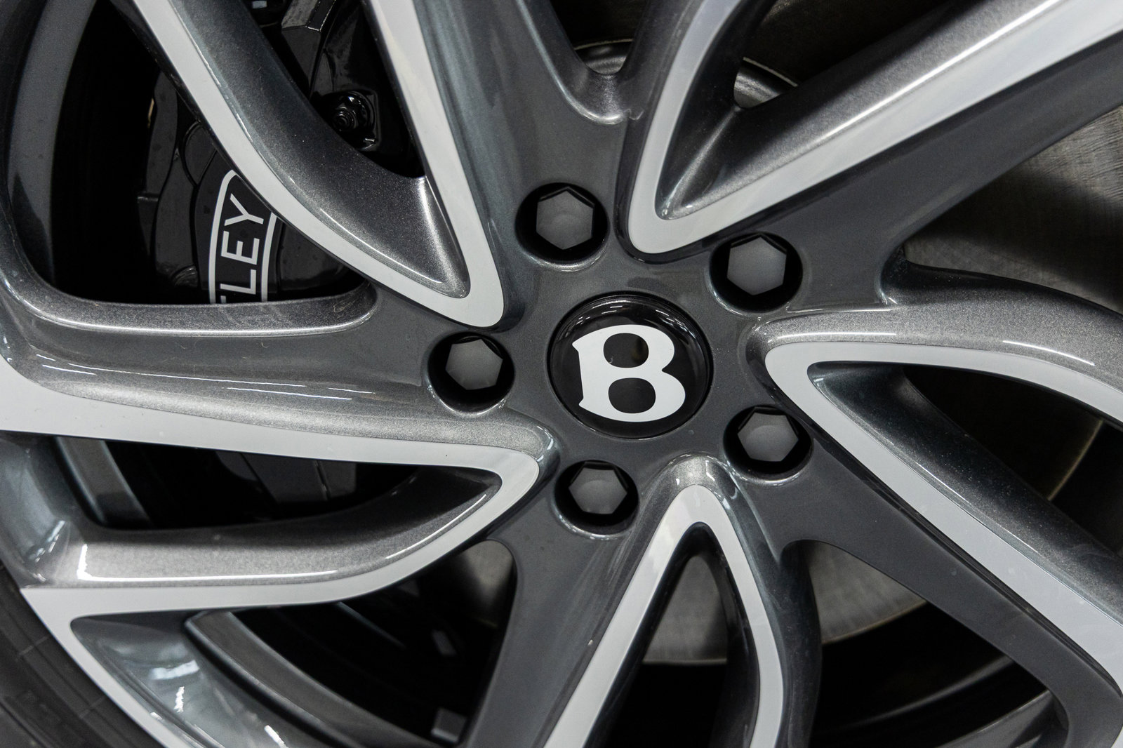 Certified 2025 Bentley Flying Spur Plug-In Hybrid AWD/4WD image 17
