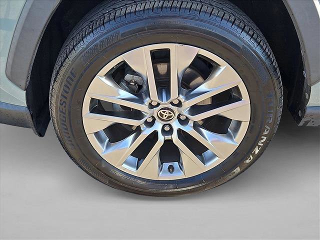 Used 2021 Toyota RAV4 XLE Premium image 23