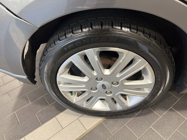 Used 2009 Ford Focus SEL image 11