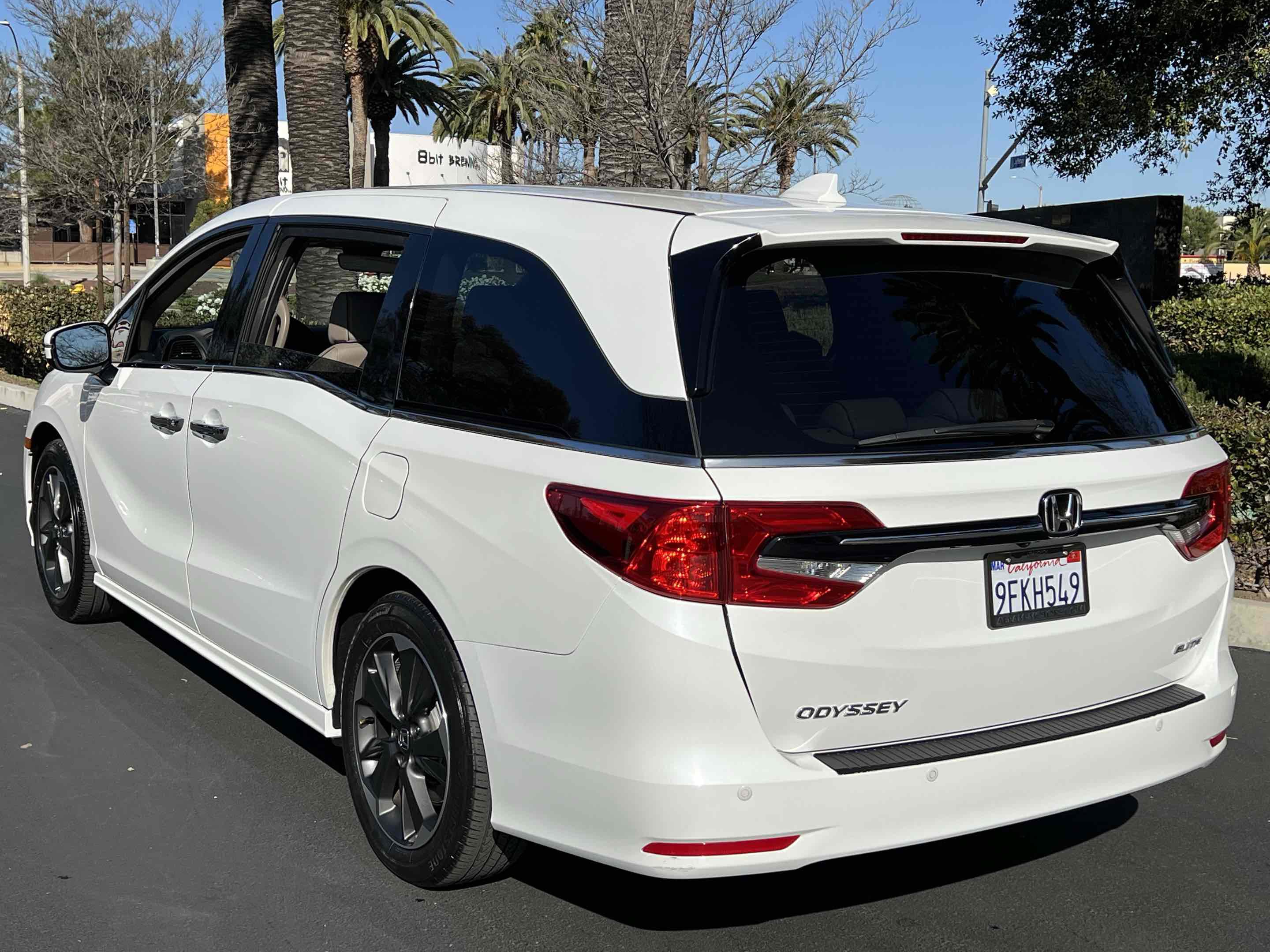 Used 2023 Honda Odyssey Elite image 2