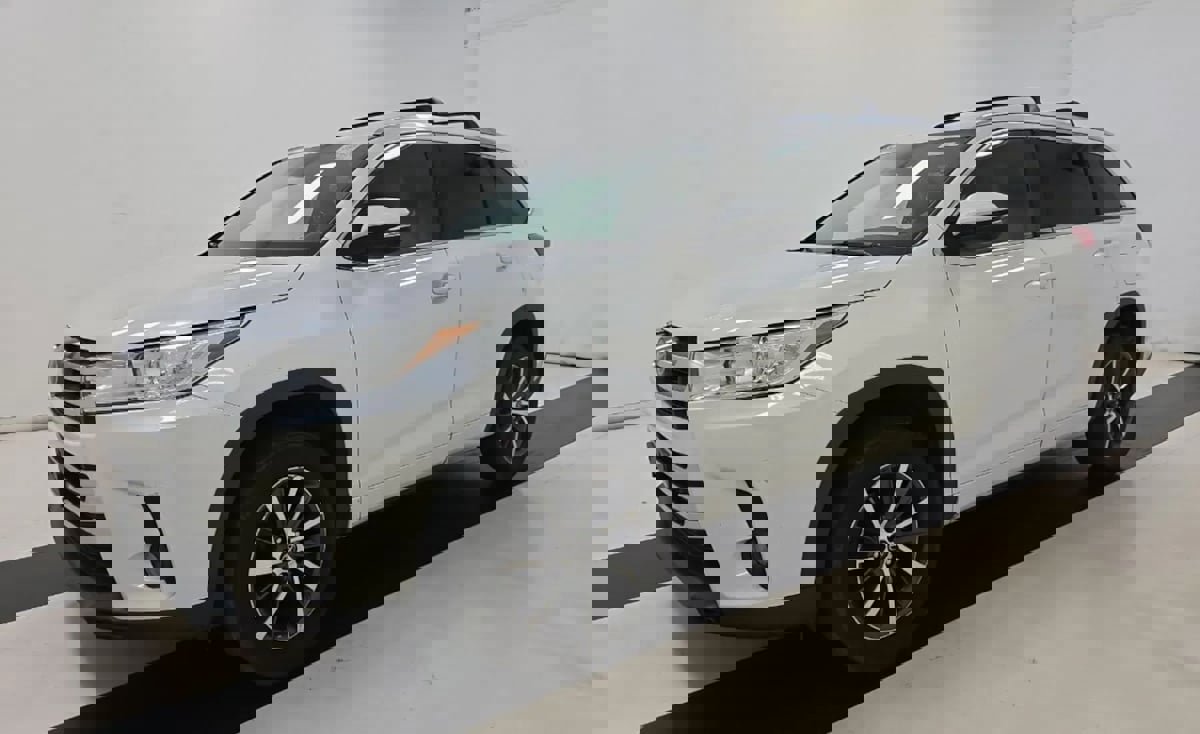 Used 2018 Toyota Highlander XLE image 1