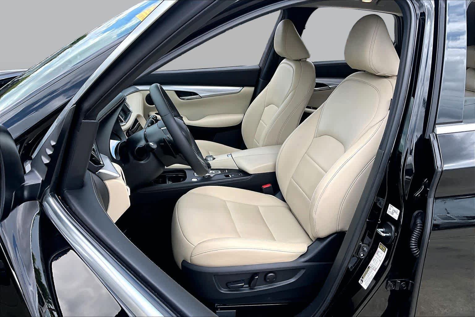 Used 2020 INFINITI QX50 Luxe w/ Navigation Package FWD image 8