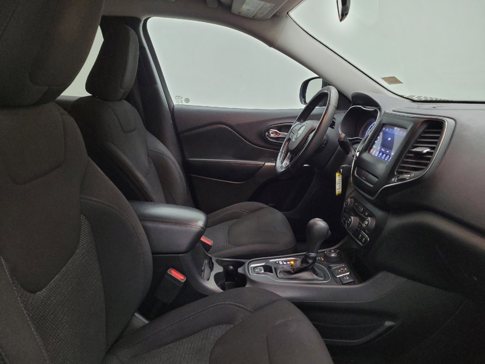 Used 2019 Jeep Cherokee Latitude w/ Cold Weather Group AWD/4WD image 21