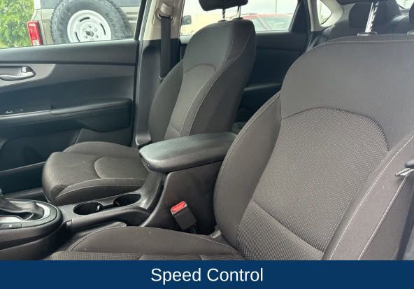 Used 2019 Kia Forte LXS FWD image 11