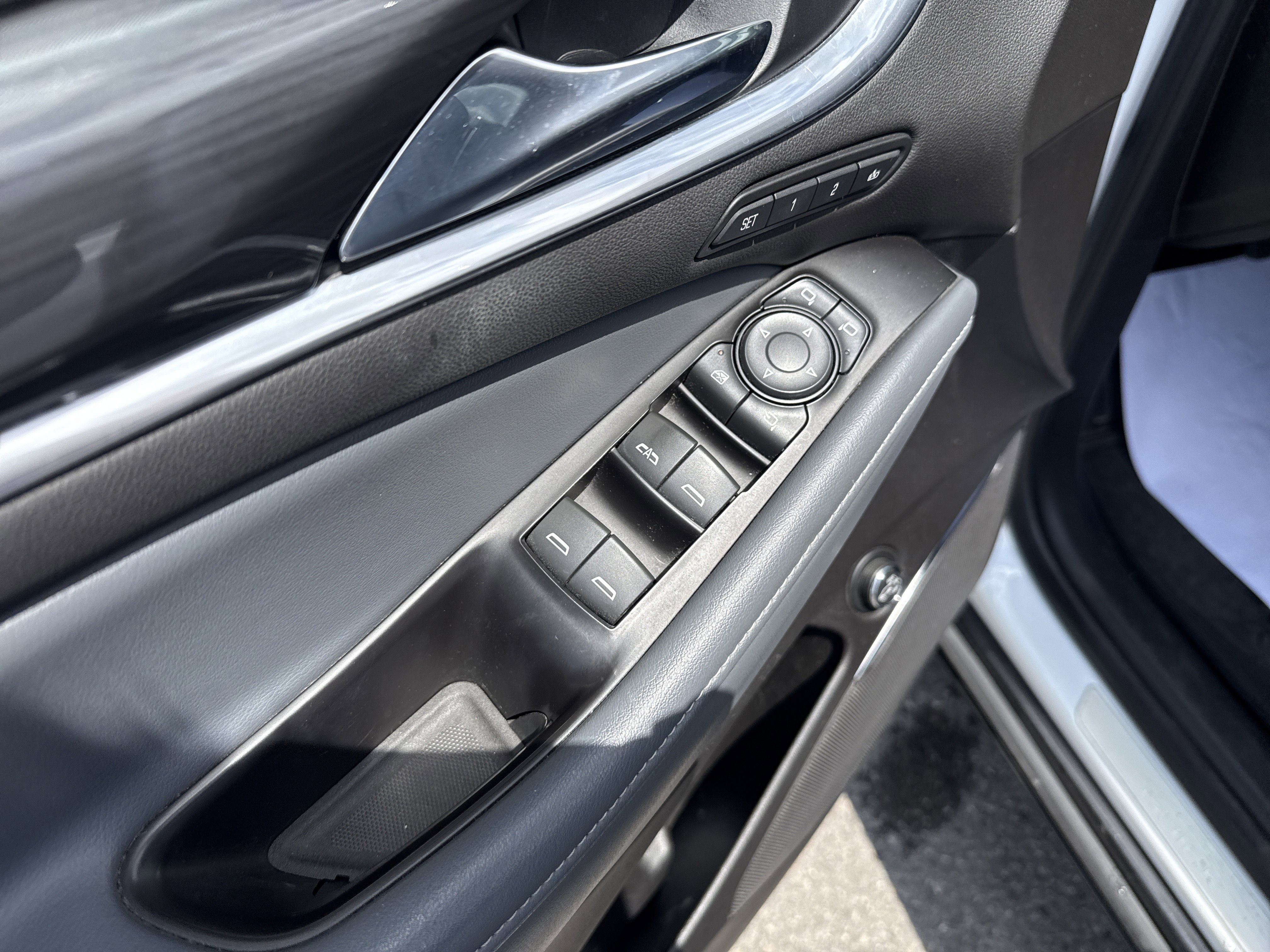 Used 2018 Buick Enclave Premium AWD/4WD image 18