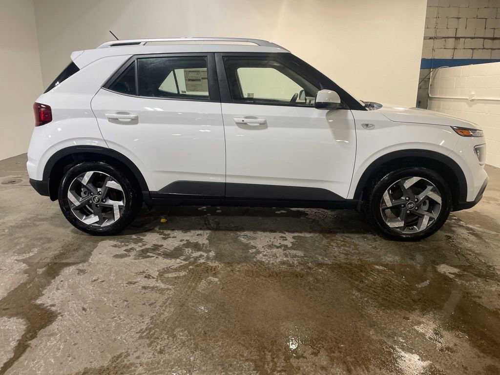 New 2025 Hyundai Venue SEL image 4