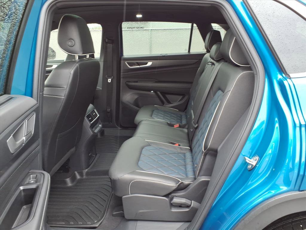 Used 2024 Volkswagen Atlas Cross Sport SEL Premium R-Line image 12