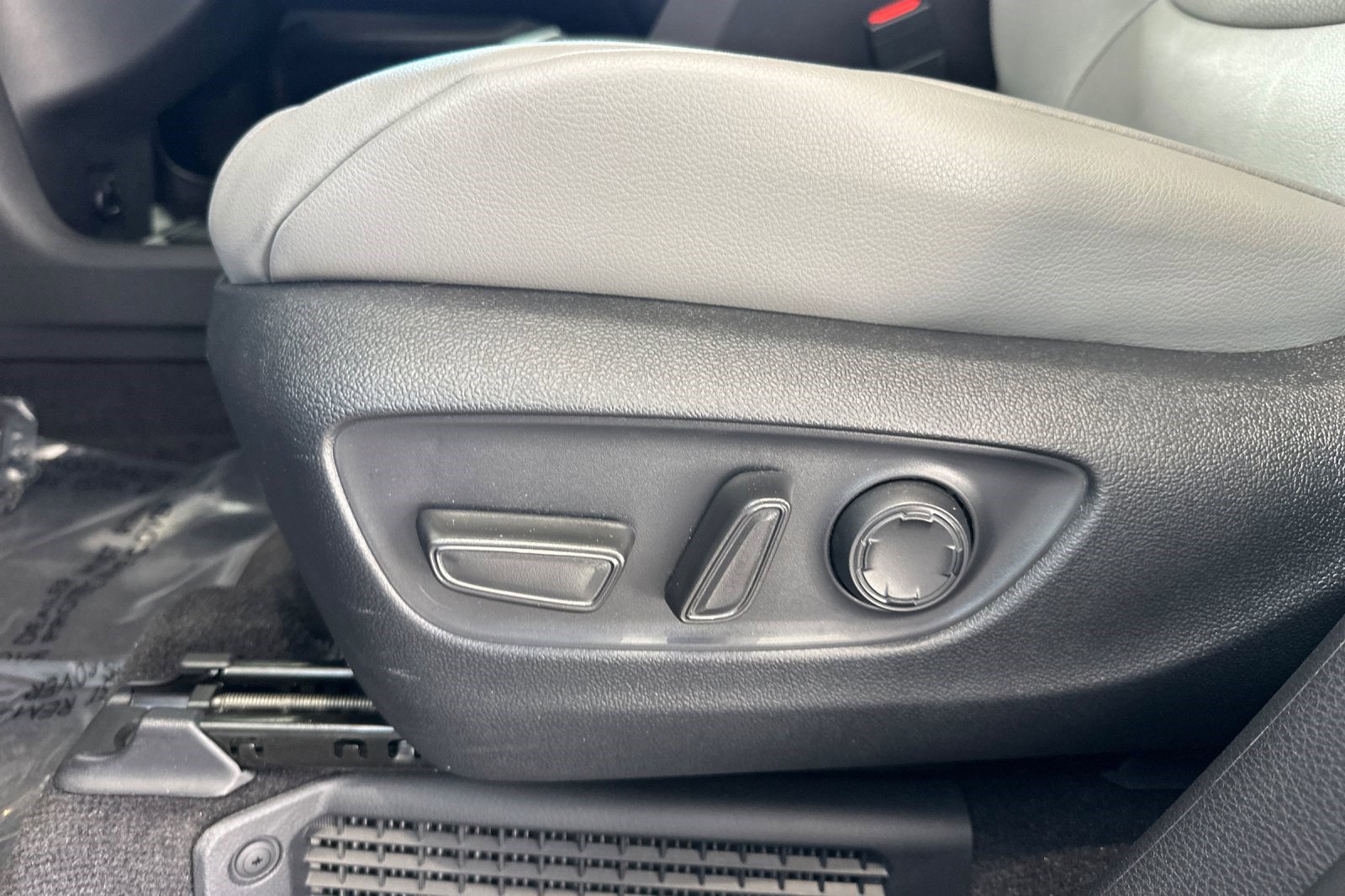 Used 2025 Toyota Sienna XLE w/ XLE Plus Package FWD image 14