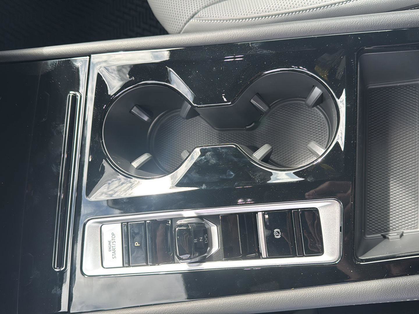 New 2026 Volkswagen Atlas Cross Sport SEL R-Line image 15