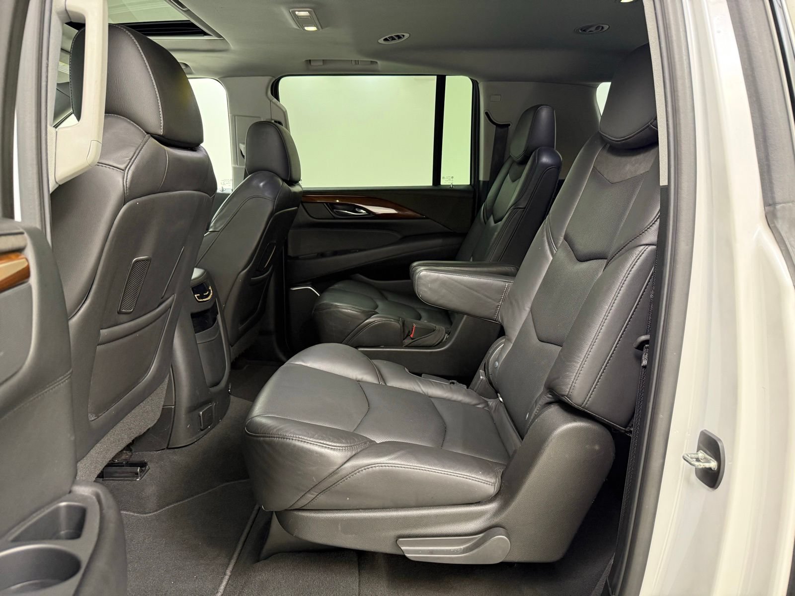 Used 2019 Cadillac Escalade ESV Luxury AWD/4WD image 25