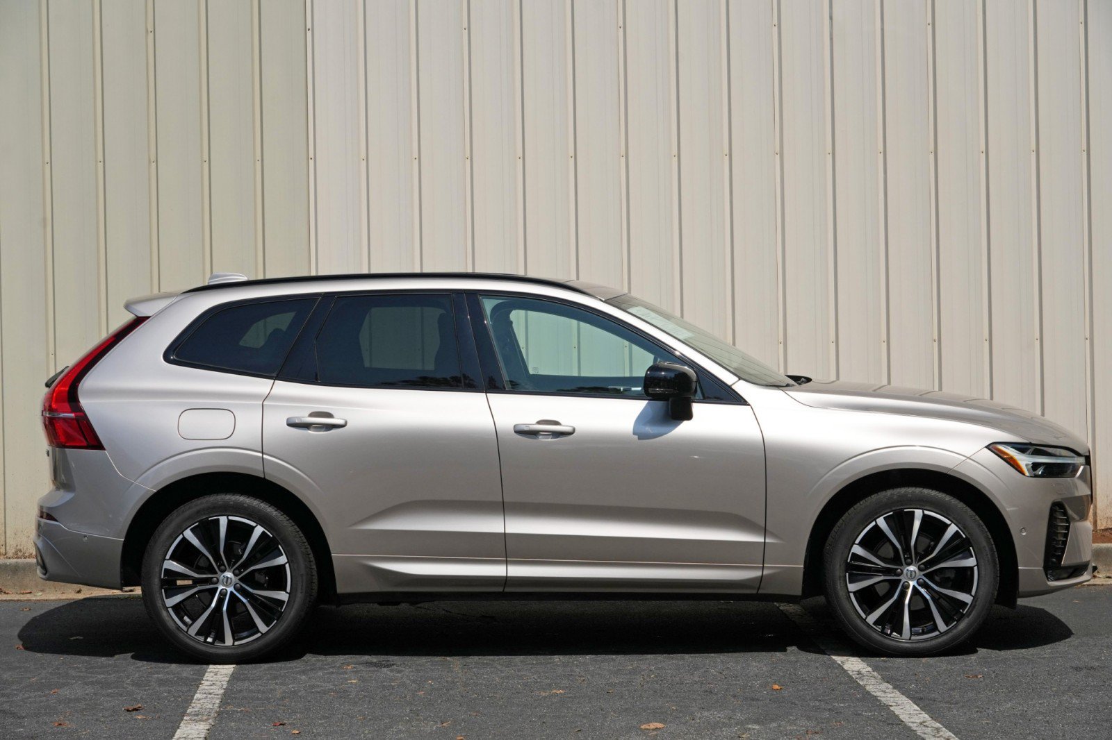 Used 2023 Volvo XC60 B5 Plus AWD/4WD image 54