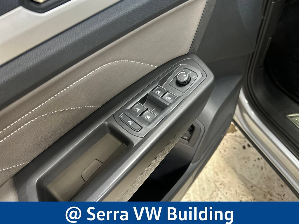 Certified 2022 Volkswagen Atlas SEL R-Line AWD/4WD image 18