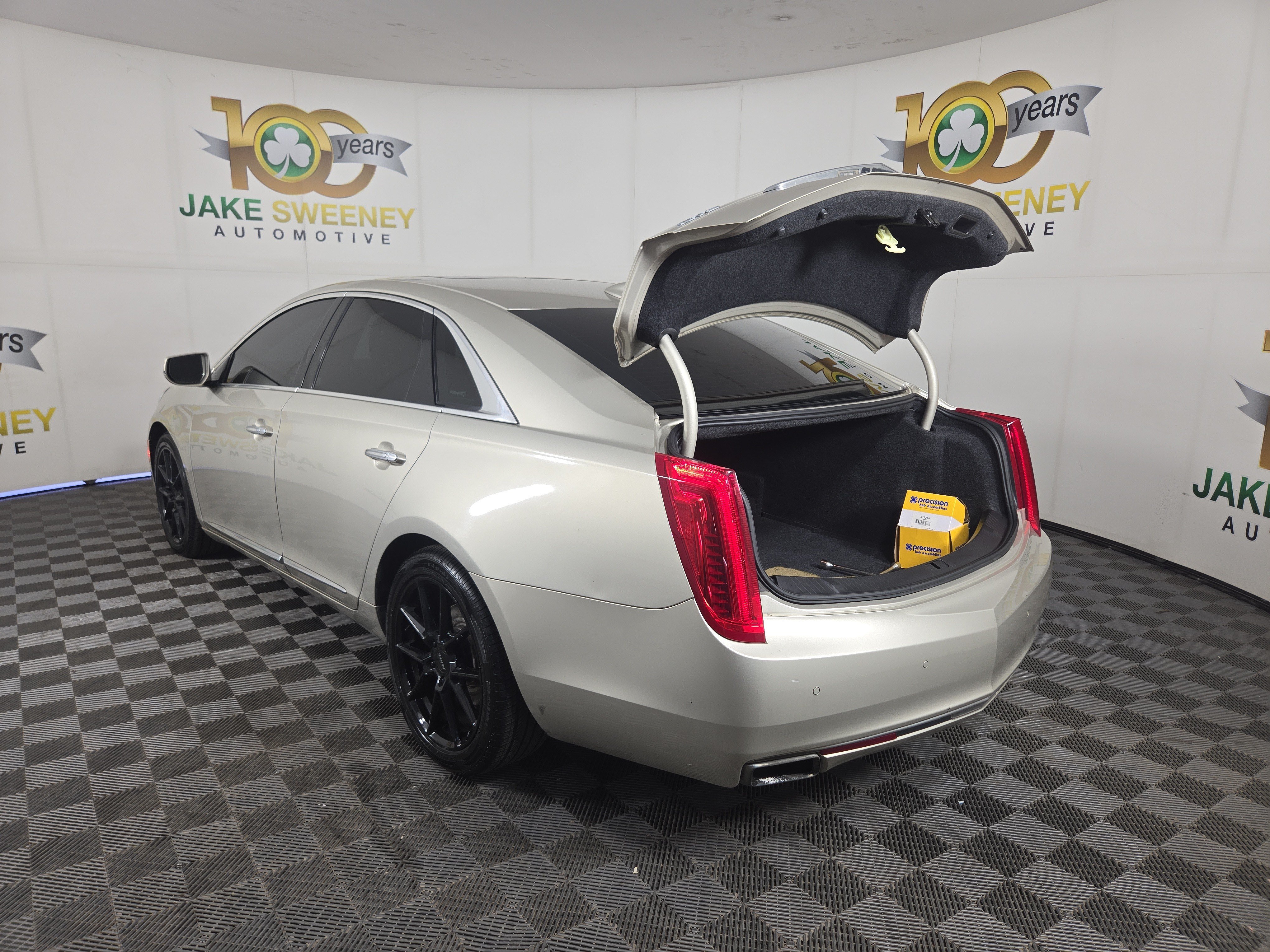 Used 2016 Cadillac XTS Luxury w/ Driver Awareness Package FWD image 33