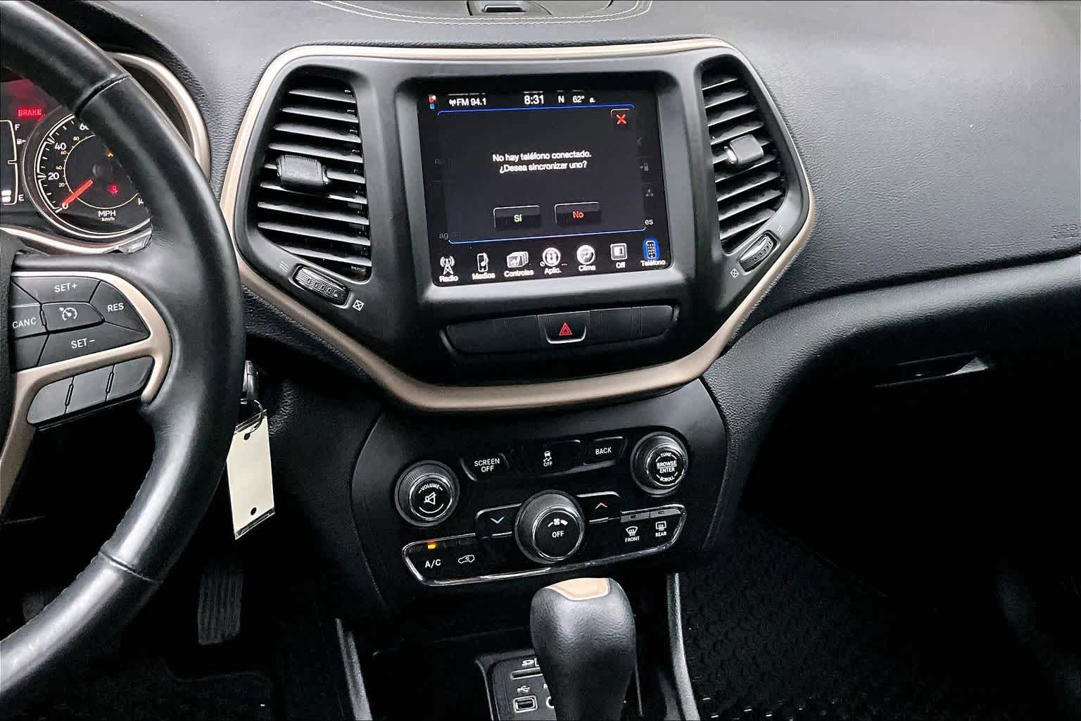 Used 2014 Jeep Cherokee Latitude w/ Cold Weather Group FWD image 8