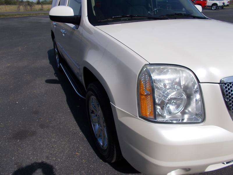 Used 2010 GMC Yukon Denali image 10