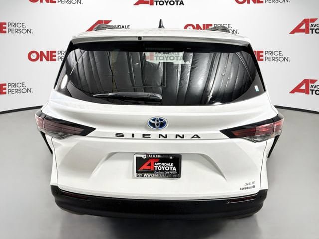 Certified 2024 Toyota Sienna XLE FWD image 7
