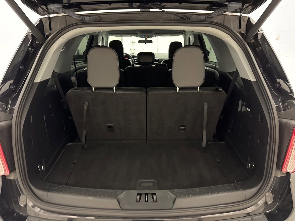 Used 2022 Ford Explorer XLT image 13