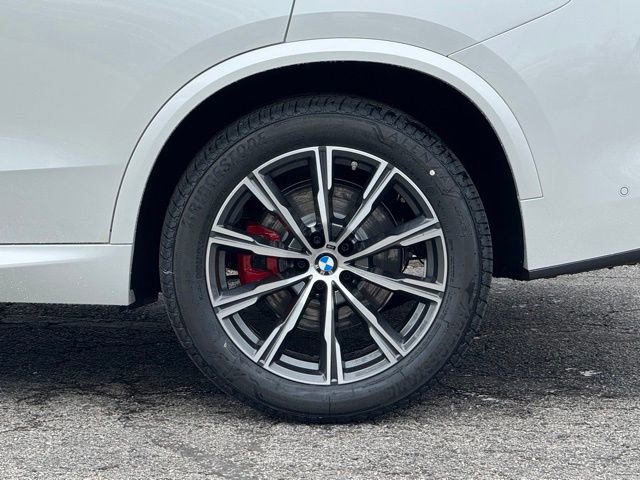 New 2026 BMW X5 xDrive40i w/ M Sport Package AWD/4WD image 3