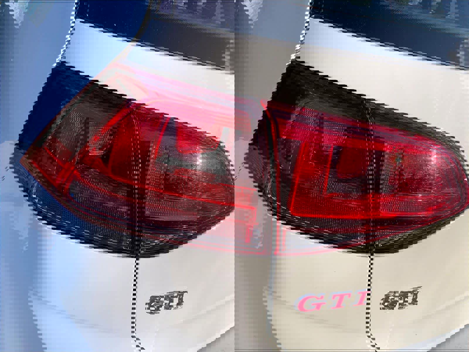 Used 2017 Volkswagen GTI SE image 30