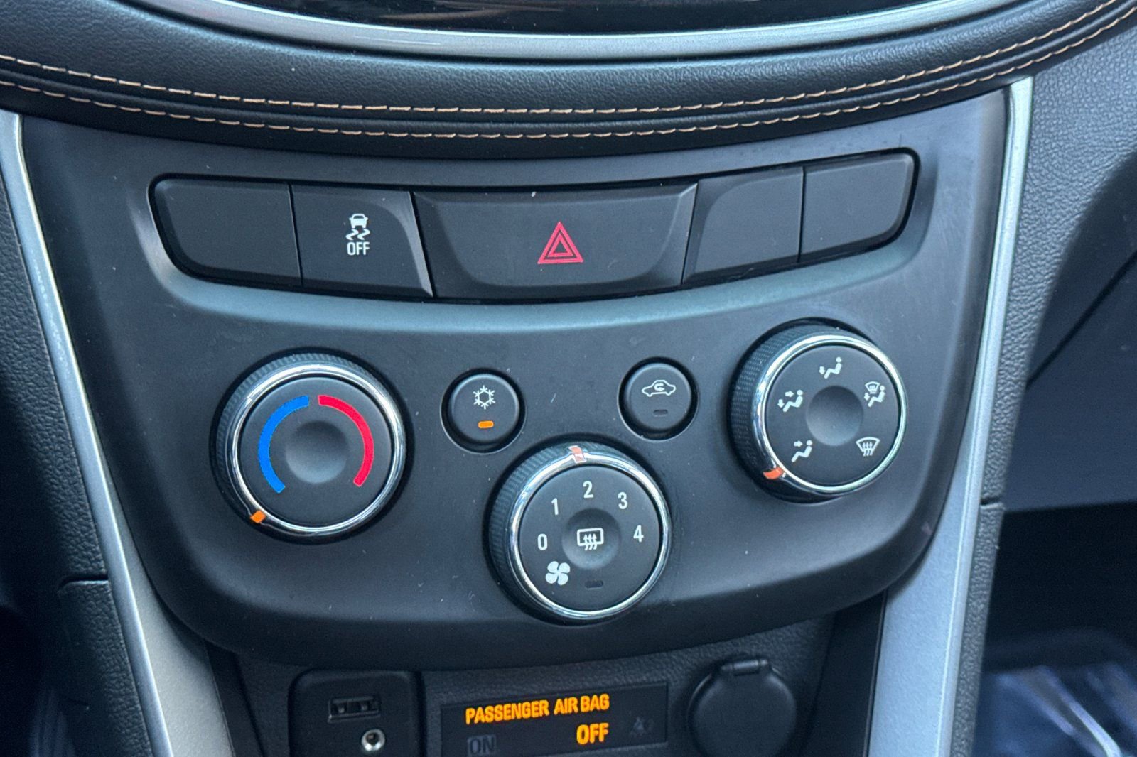 Used 2021 Chevrolet Trax LT w/ Driver Confidence Package image 32