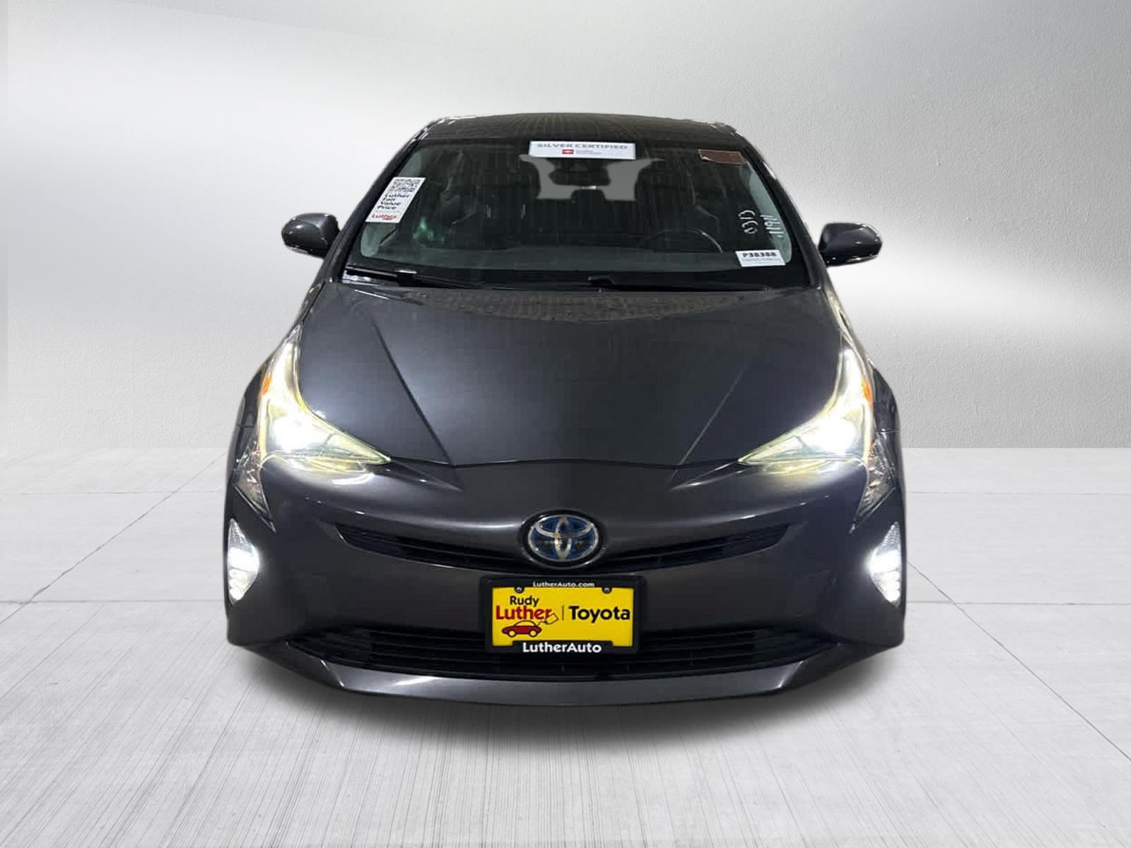 Used 2017 Toyota Prius Three Touring FWD image 2