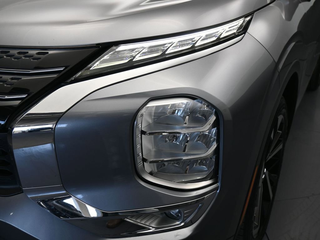 Used 2022 Mitsubishi Outlander SE image 24