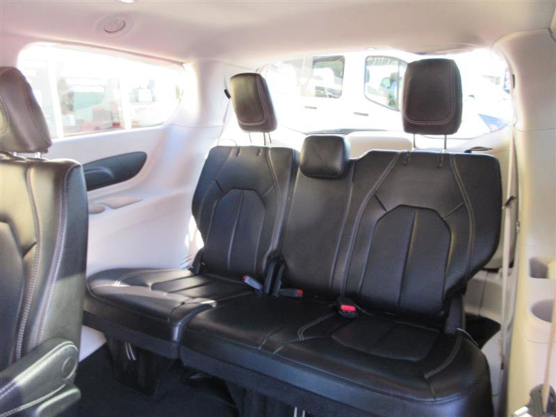 Used 2023 Chrysler Pacifica Touring-L FWD image 27