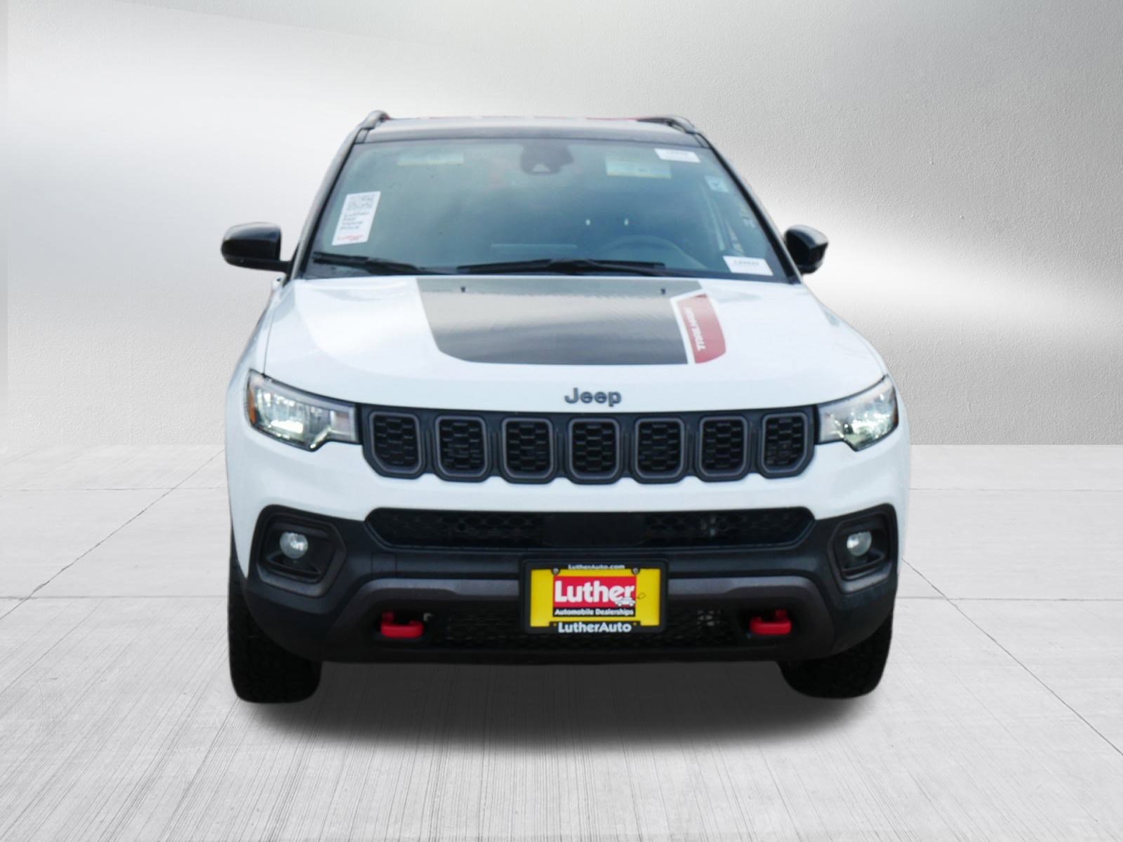 Used 2024 Jeep Compass Trailhawk image 2