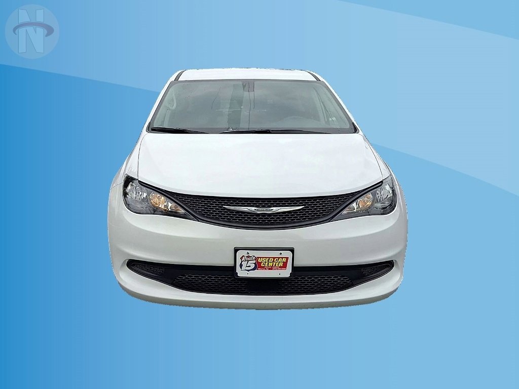 Used 2022 Chrysler Voyager LX image 3