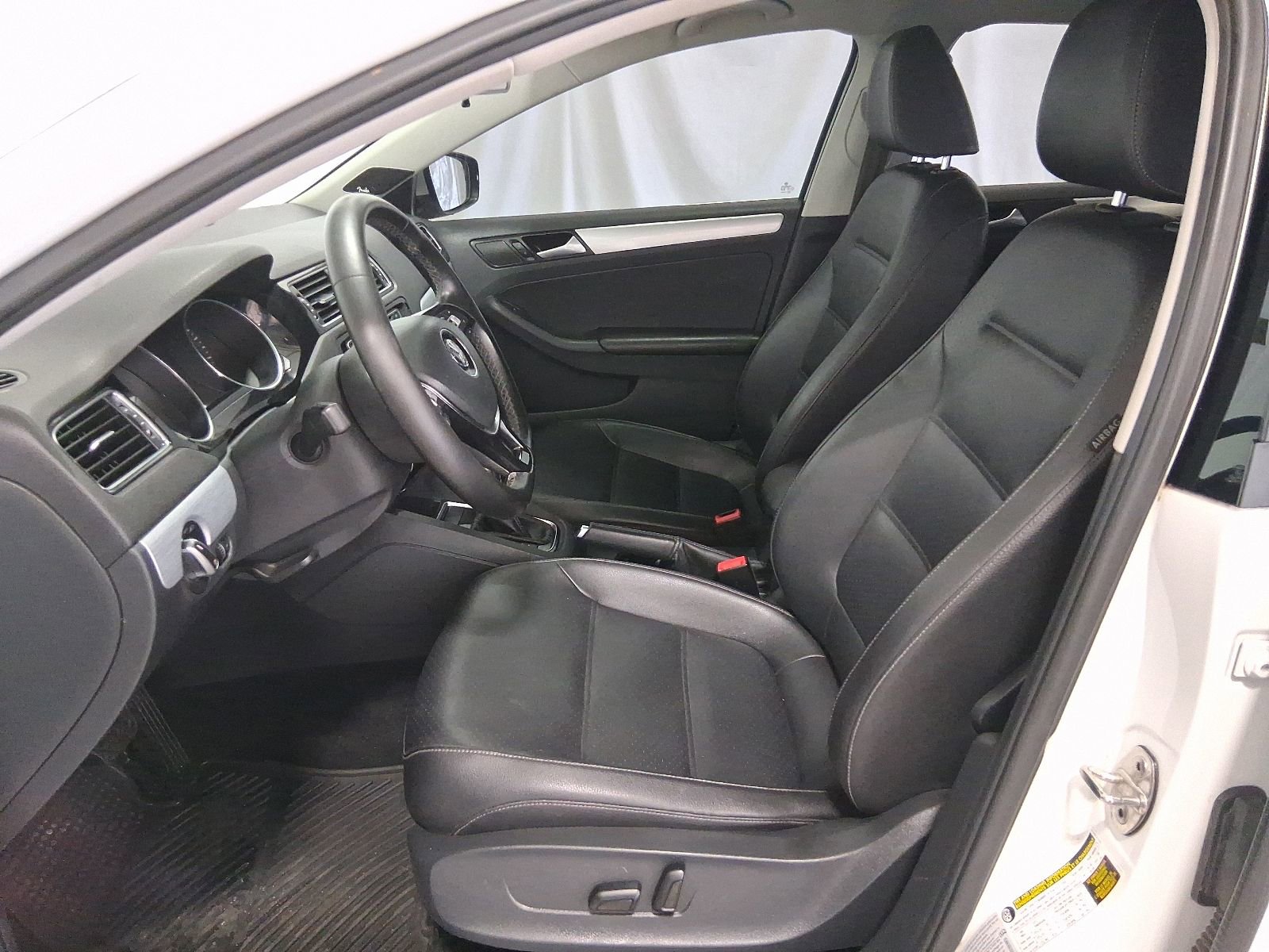 Used 2018 Volkswagen Jetta SEL FWD image 14