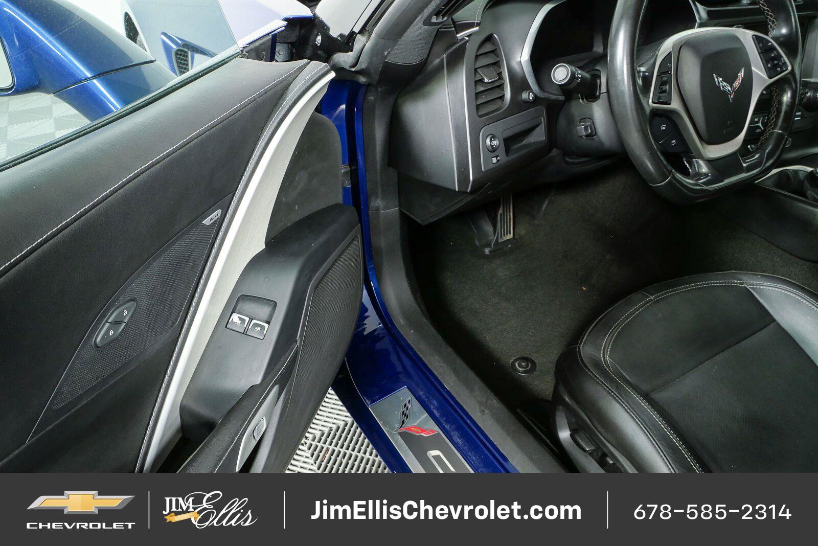 Used 2017 Chevrolet Corvette Stingray Coupe w/ 1LT RWD image 8