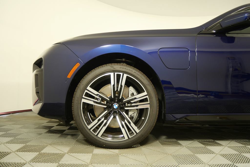 Used 2026 BMW 750e xDrive w/ Executive Package image 7