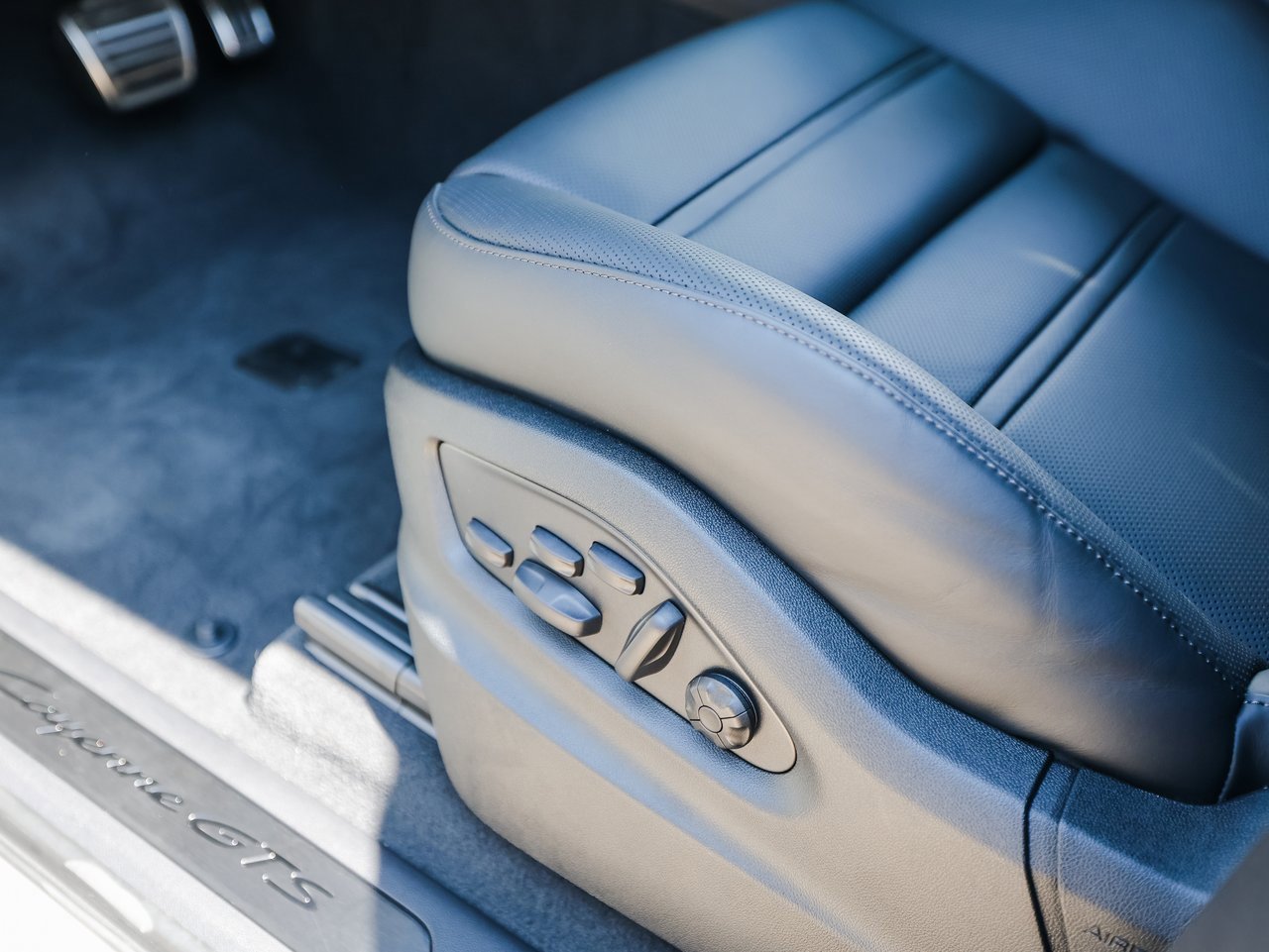 New 2025 Porsche Cayenne GTS image 14