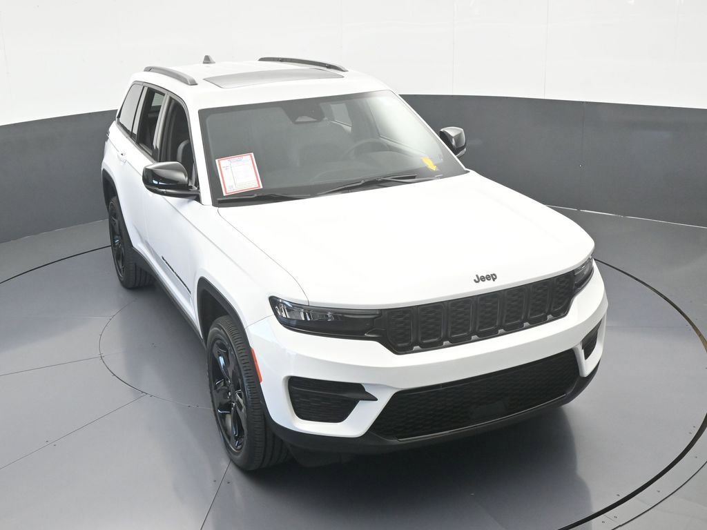 Used 2025 Jeep Grand Cherokee Altitude image 54