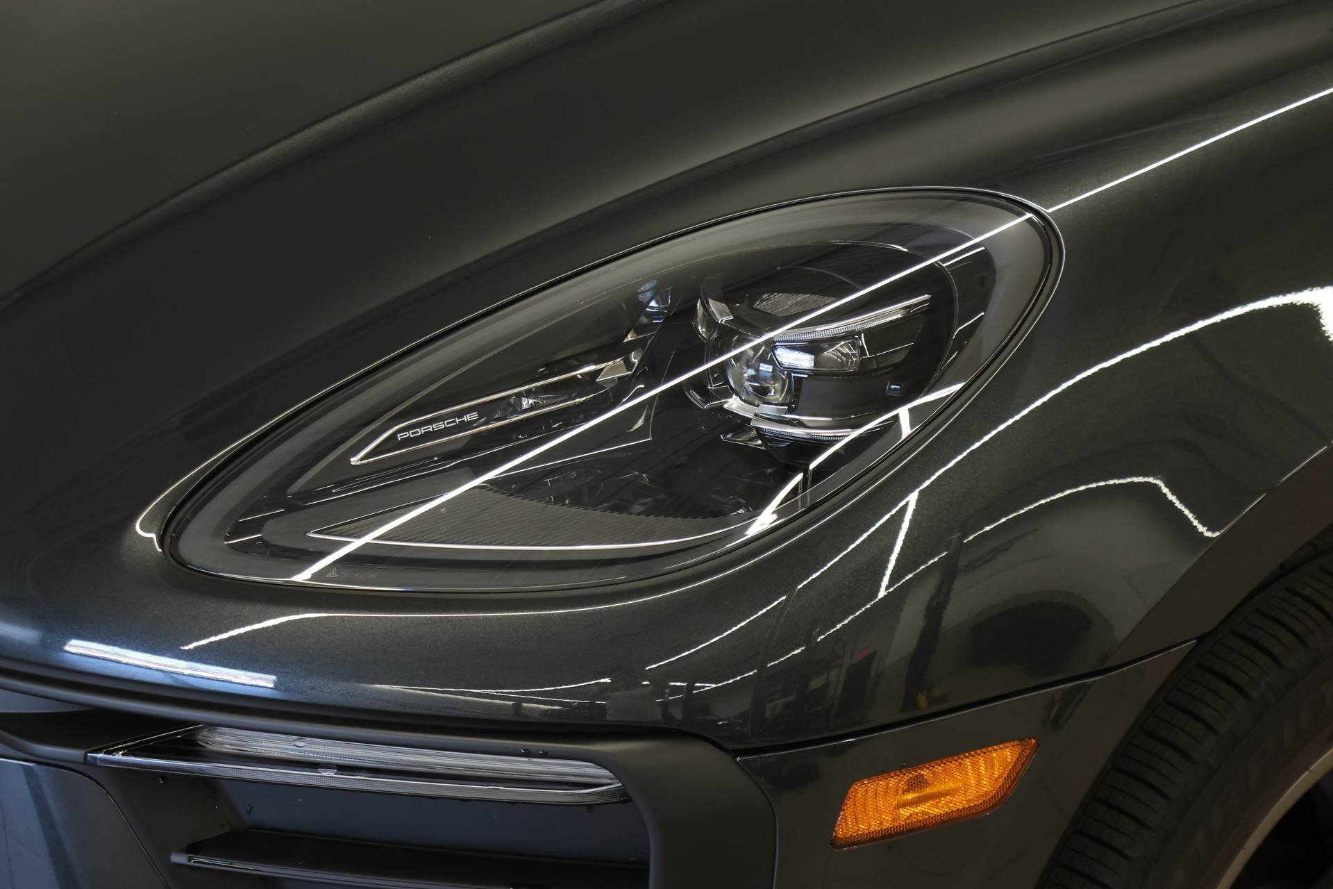 Used 2025 Porsche Macan image 24