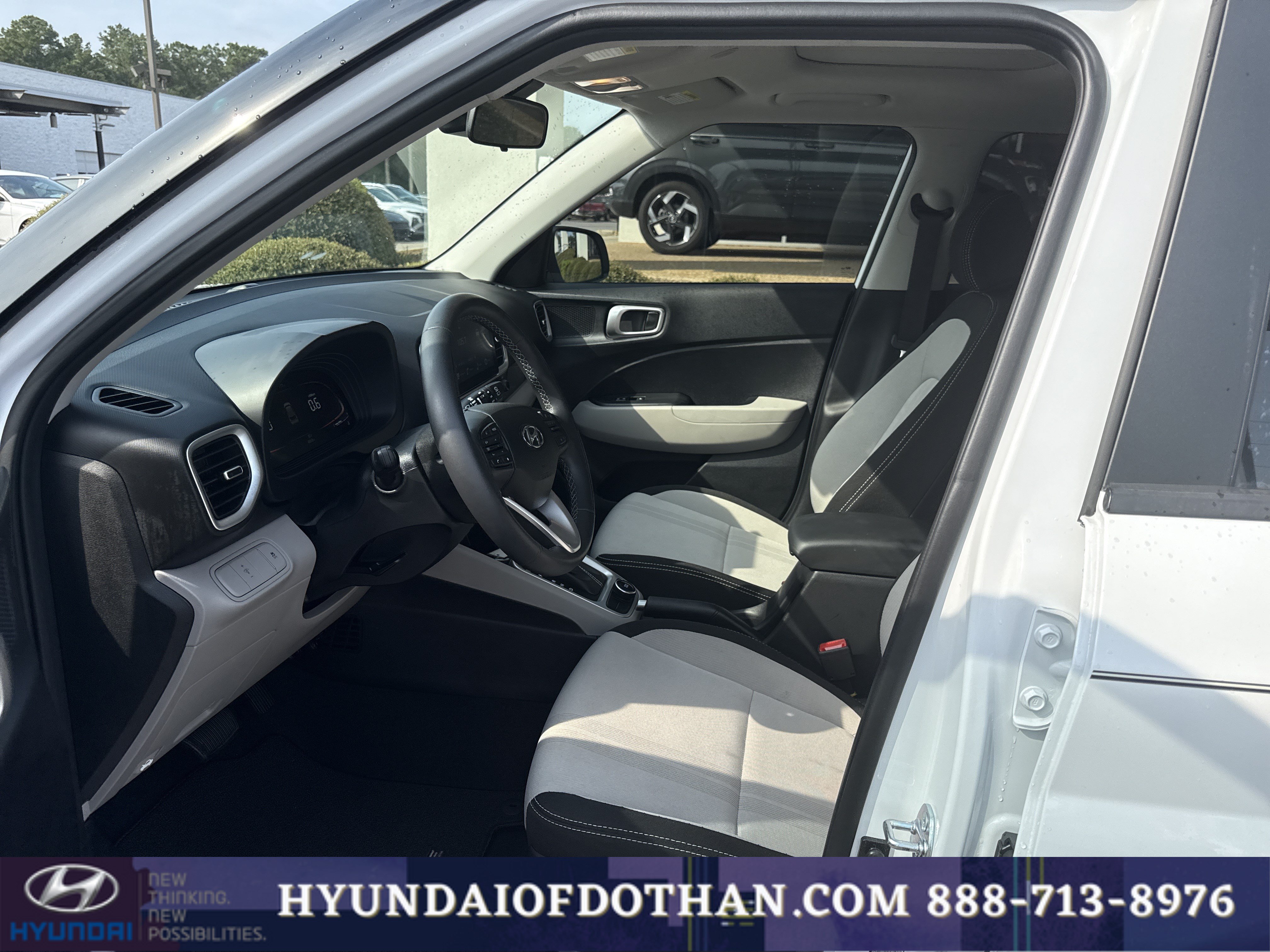 Certified 2025 Hyundai Venue SEL FWD image 10