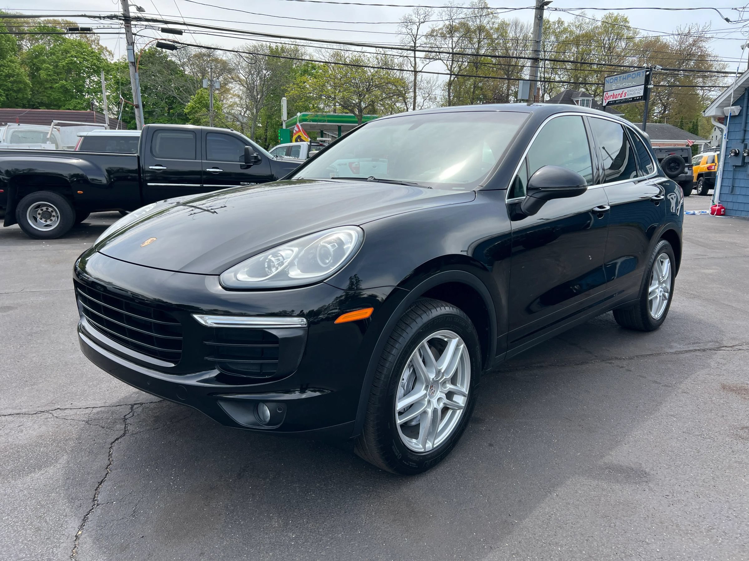 Used 2016 Porsche Cayenne AWD/4WD image 2