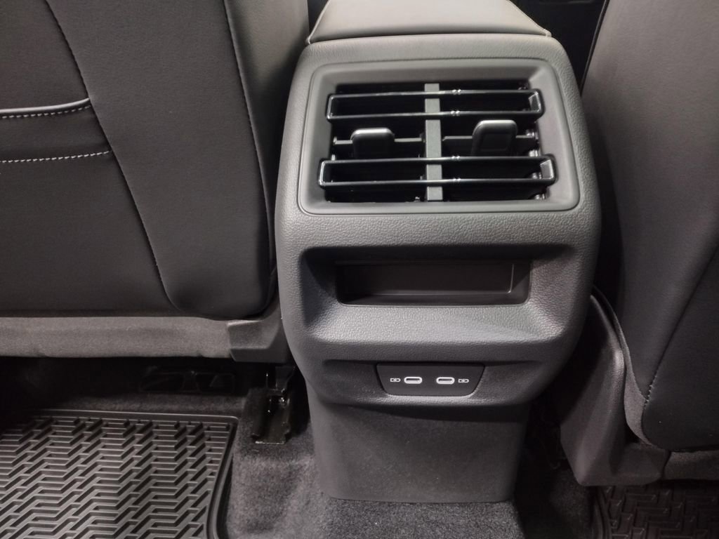 New 2025 Volkswagen Tiguan SE R-Line image 33