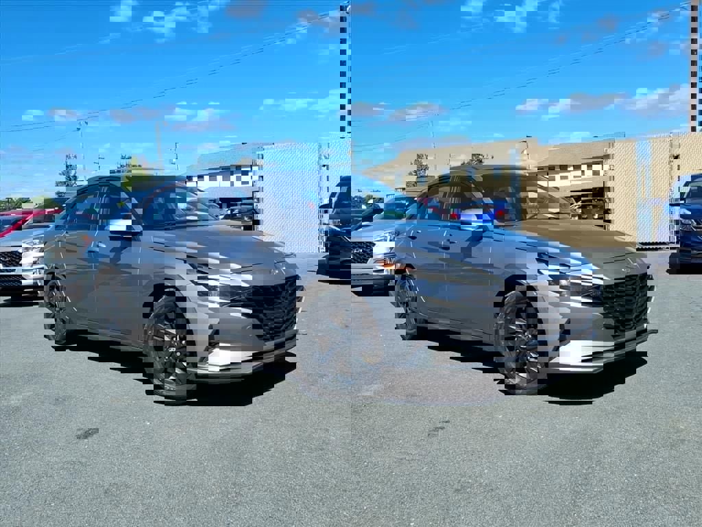 Used 2023 Hyundai Elantra Blue image 1