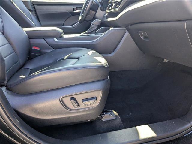 Used 2022 Toyota Highlander XLE image 19