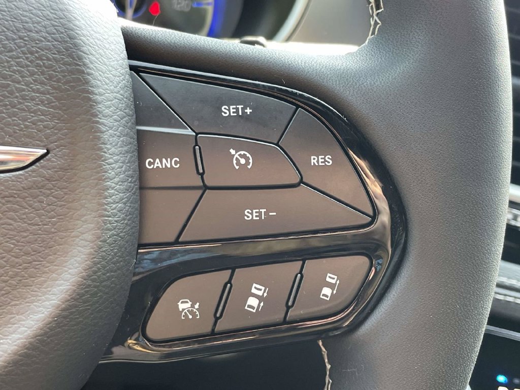 Used 2023 Chrysler Pacifica Touring-L w/ S Appearance Package FWD image 23