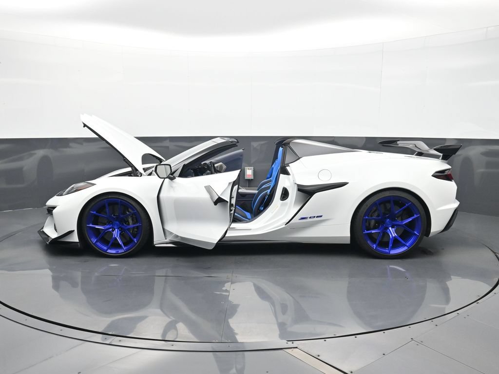 Used 2024 Chevrolet Corvette Z06 RWD image 24