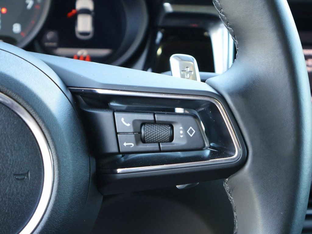 Used 2025 Porsche Macan image 30