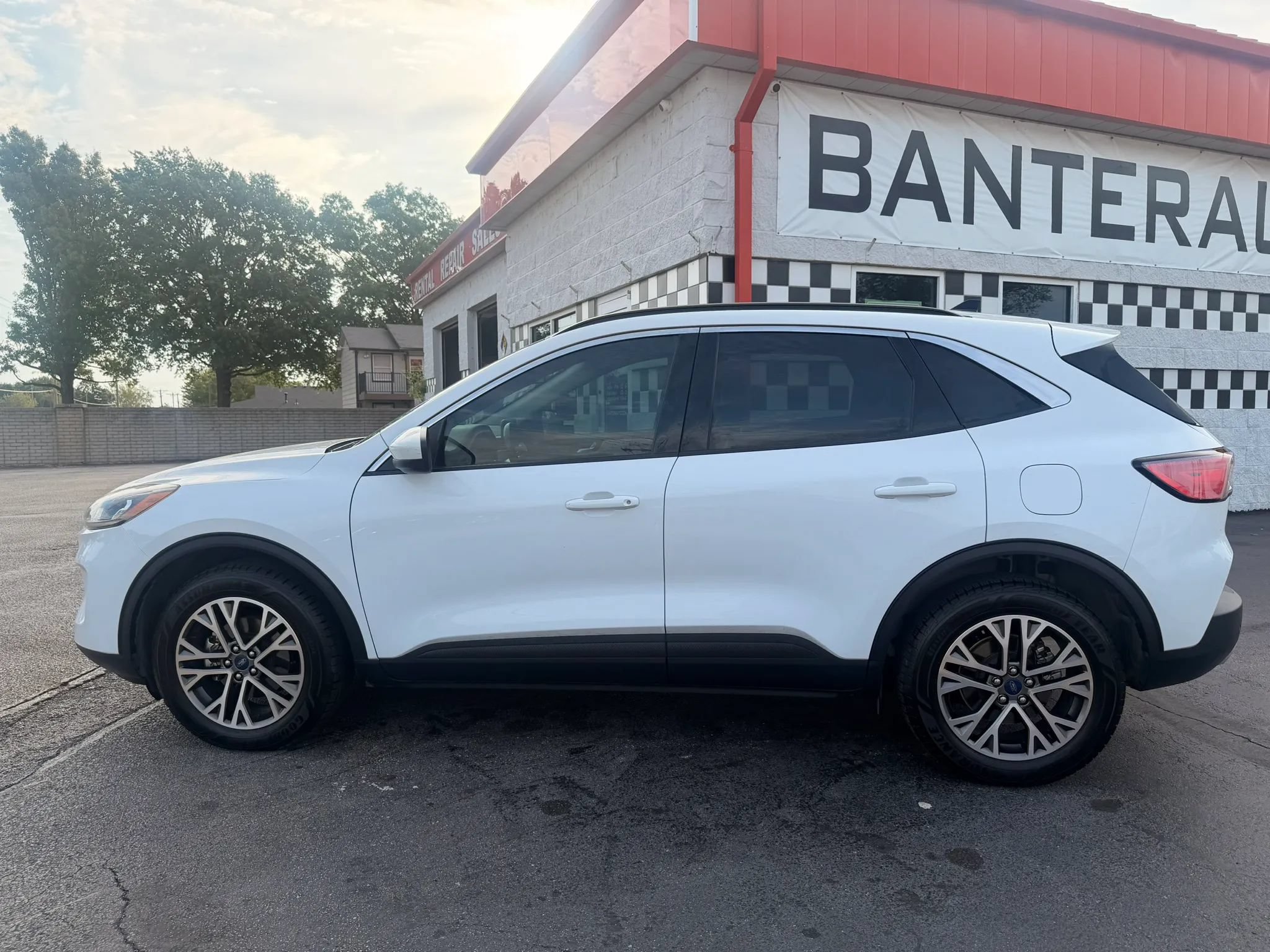 Used 2020 Ford Escape SEL AWD/4WD image 2