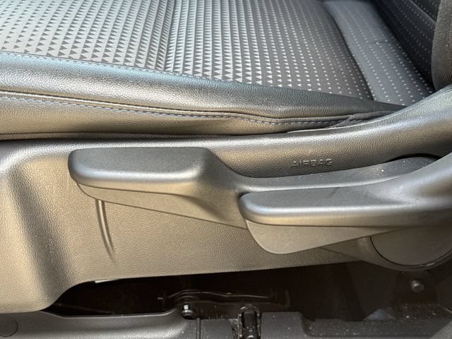Used 2025 Chevrolet Trax LT FWD image 27