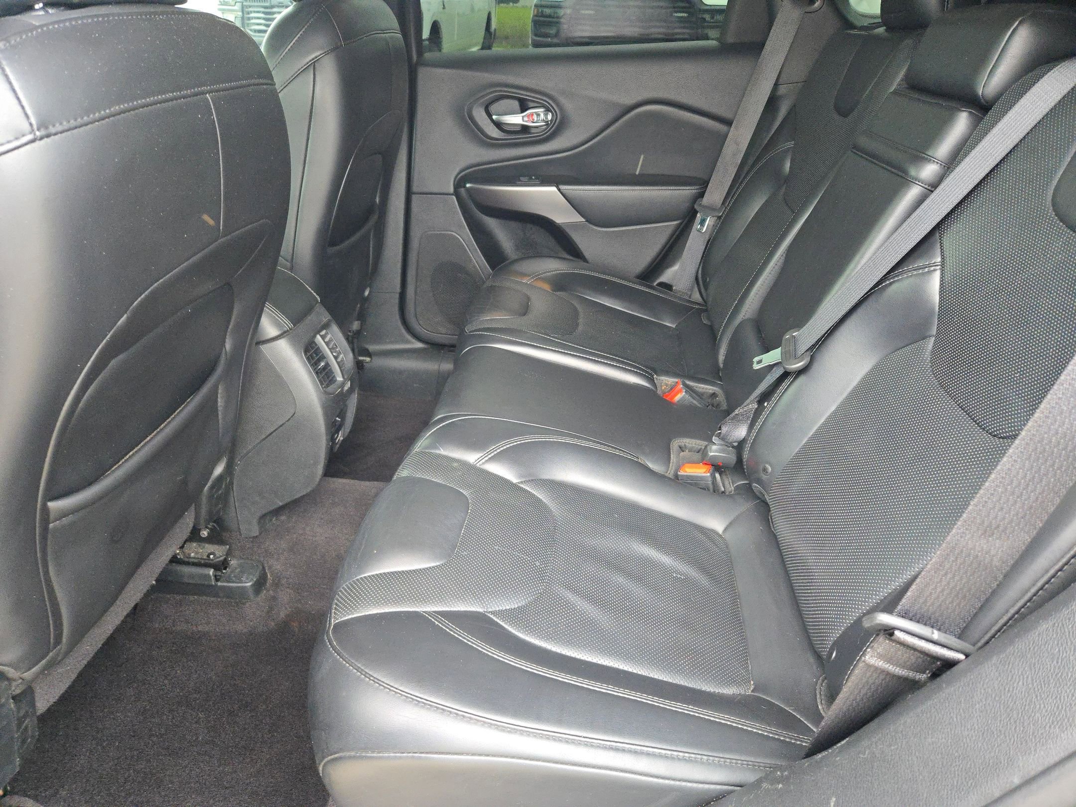 Used 2019 Jeep Cherokee Limited AWD/4WD image 13