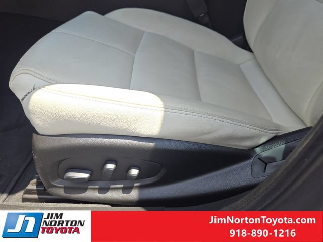 Used 2017 Chevrolet Impala LT w/ Leather Package FWD image 27