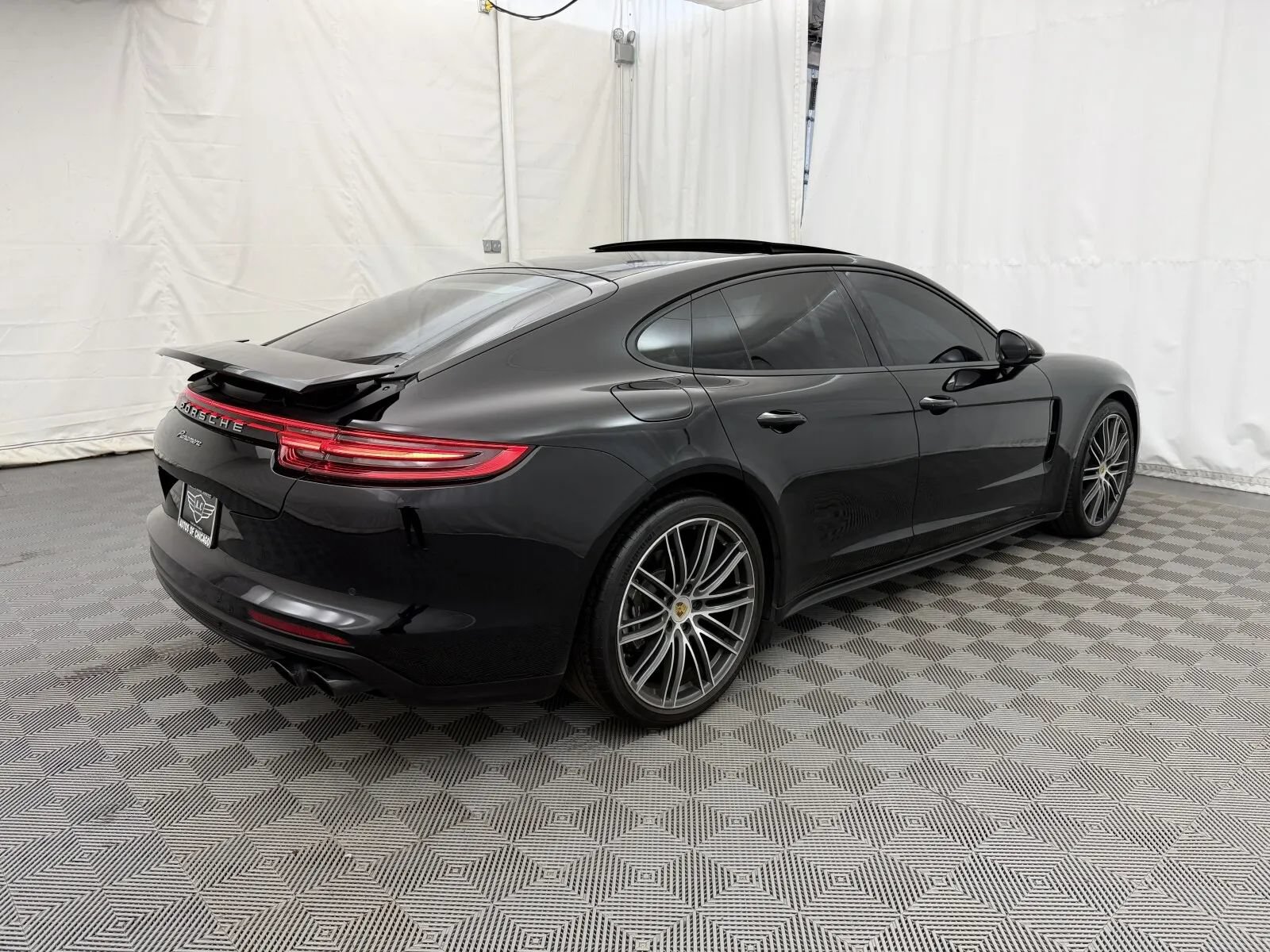 Used 2018 Porsche Panamera RWD image 7