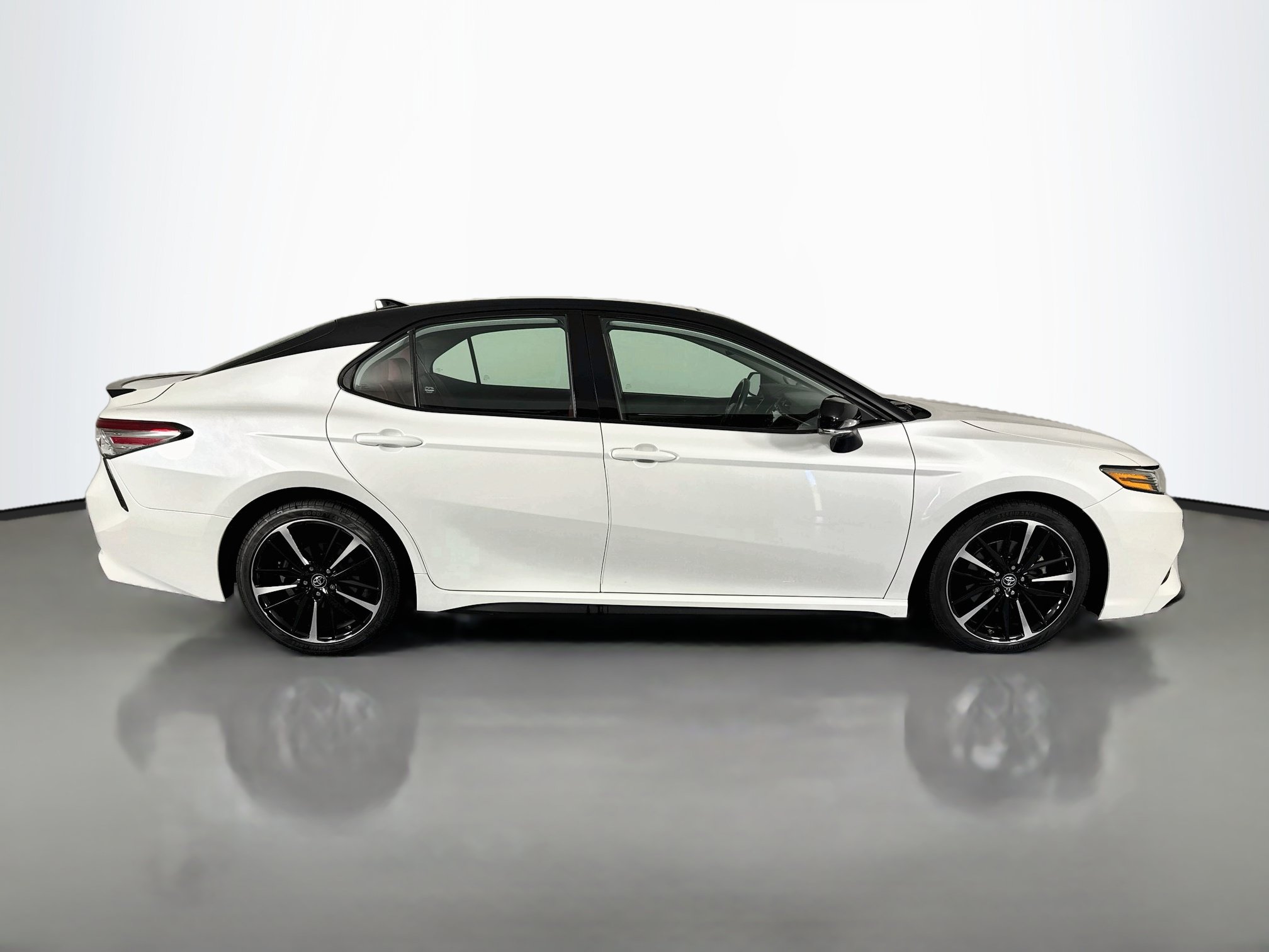 Used 2019 Toyota Camry XSE w/ Driver Assist Package FWD image 4