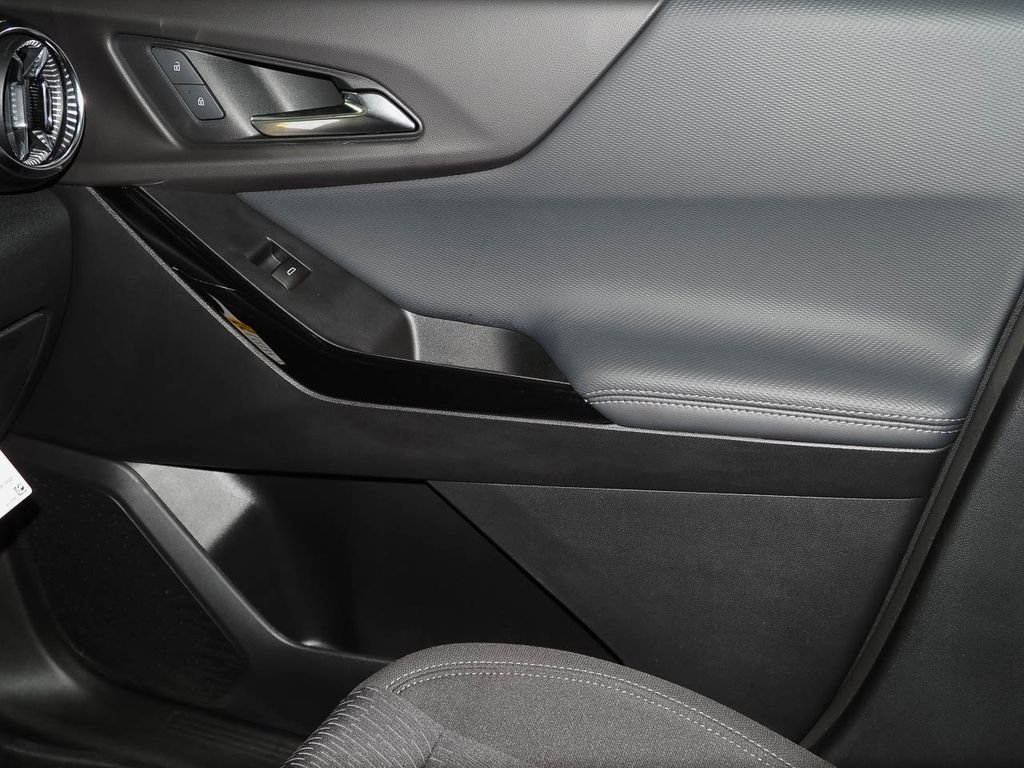 Used 2025 Chevrolet Equinox LT image 23